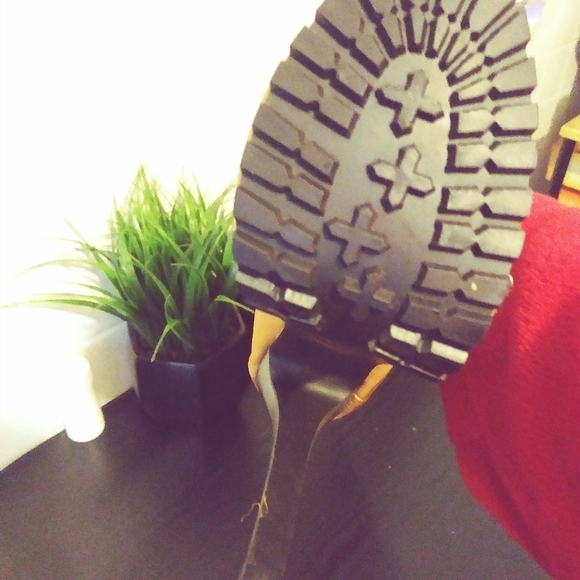 Boots - Picture 3 of 4